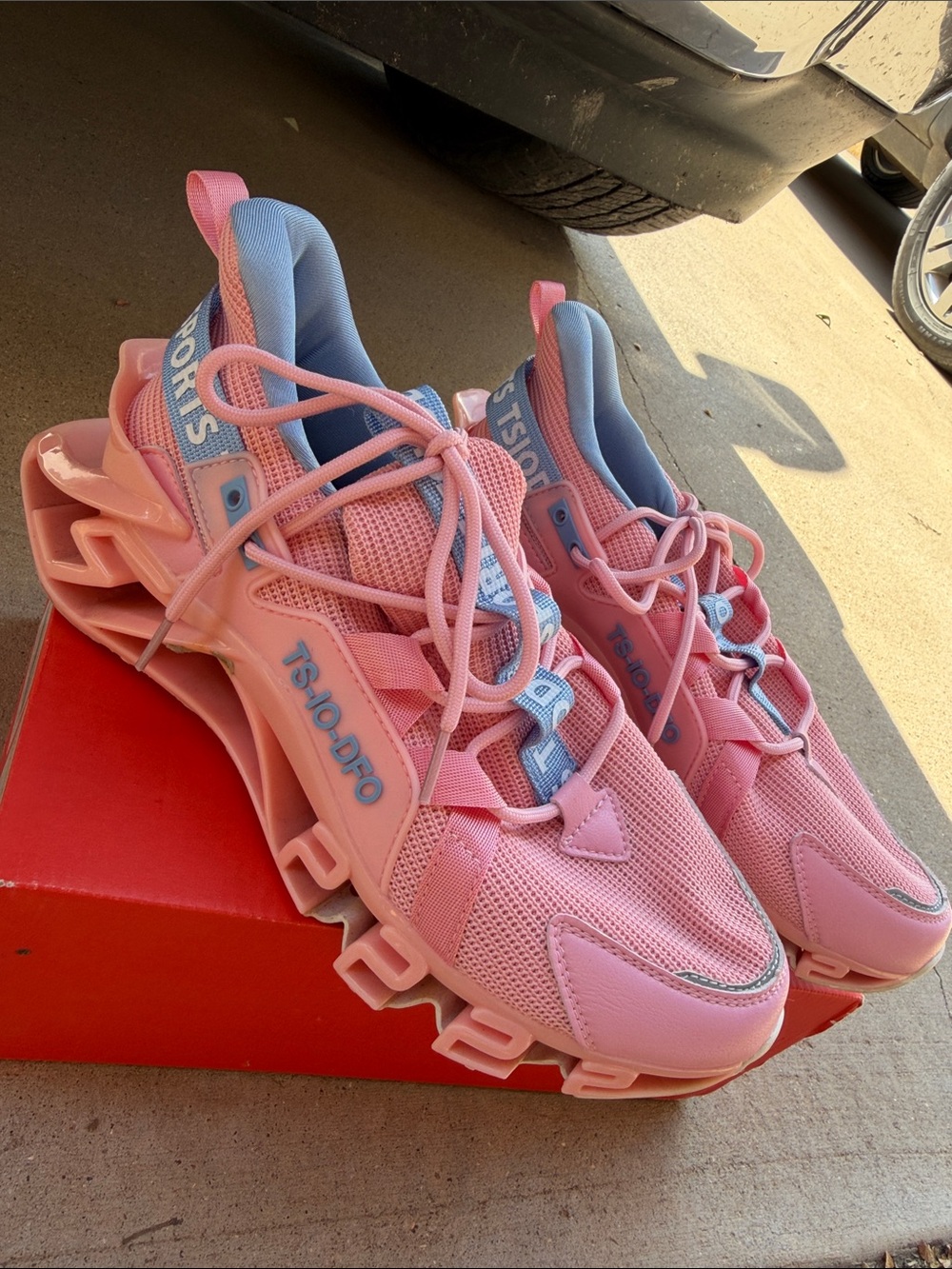 TS-IÓ-DFO Pink Athletic Mesh Sneakers with Blue Accents
